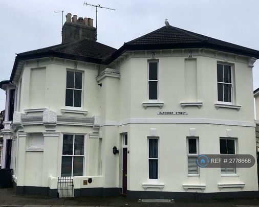 1 bedroom in a house share to rent - Photo 1