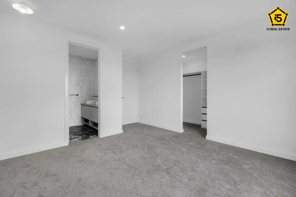 “BRAND NEW HOUSE | Close to Tarneit Station, Shopping Centre & School” - Photo 1