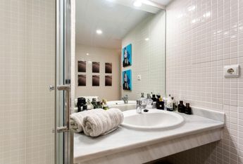 Spacious 4 bed penthouse, furnished and equipped in Marbella, near the Dunes of Artola and Cabopino