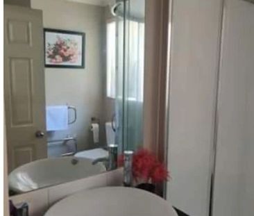 Chic 2BR Flat with private Garden 12 mins CBD - Photo 4
