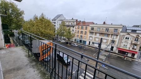 Location appartement 5 pièces 109.2 m2 à Tours - Photo 2