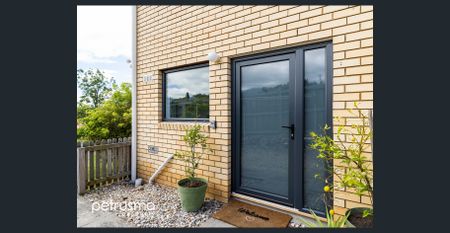 Private Townhouse with Views - Photo 4