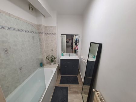 Location Appartement 3 pièces 73m² - Photo 3