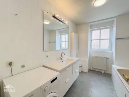 Großzügige 2,5- Zimmerwohnung mit EBK und Balkon und schönem Ausblick! - Foto 2