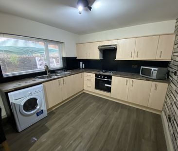 Room 5, 12, Lovat Road, Preston - Photo 6