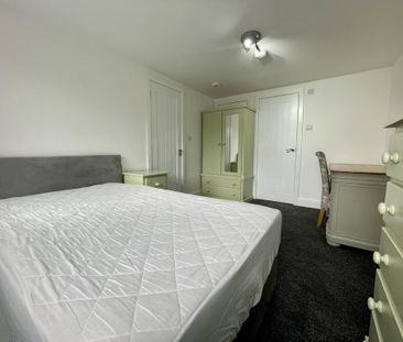 4 bedroom semi-detached house to rent - Photo 6