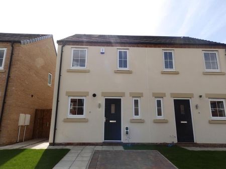 2 bedroom semi-detached house to rent - Photo 2
