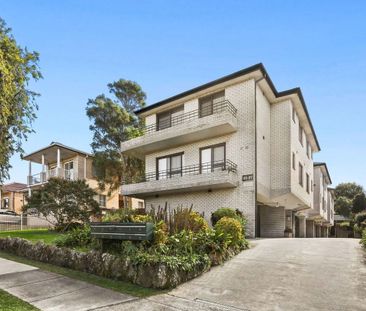 Spacious Two Bedroom Apartment in a Prime Location - Photo 4