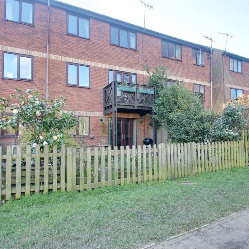 Brook Lane, Berkhamsted - Photo 1