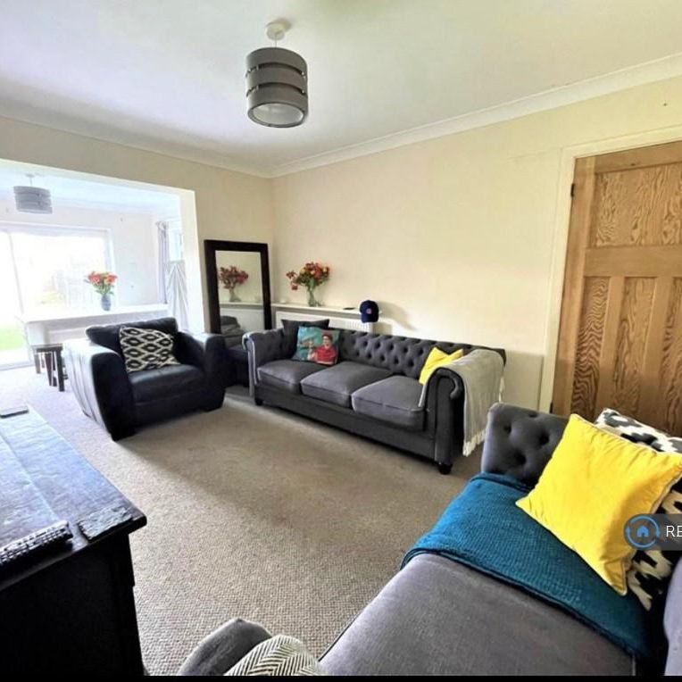 1 bedroom in a house share to rent - Photo 1