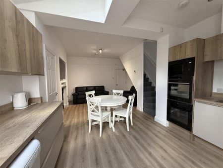 5 bedroom terraced house to rent - Photo 4