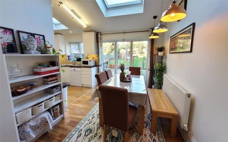 4 bedroom semi-detached house to rent - Photo 2