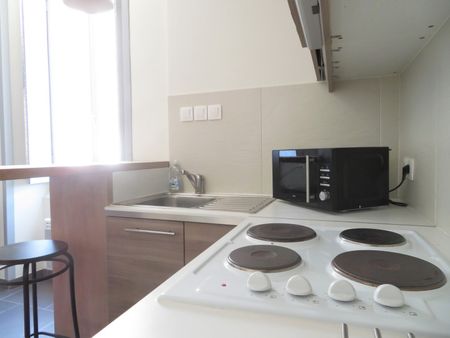 STUDIO Meublé, 23m², Rue des Marchands, 465€ H.C, Nîmes-centre - Photo 5