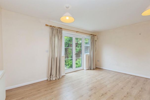 3 bedroom end of terrace house to rent - Photo 1