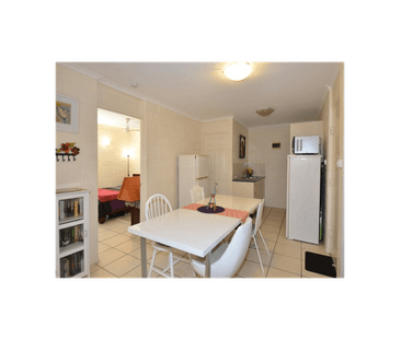 ***Close to City Centre*** 2 Great Sized Bedrooms - Photo 3