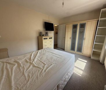 6 Lyme Grove, Dunmurry, Belfast, BT17 9RG - Photo 5