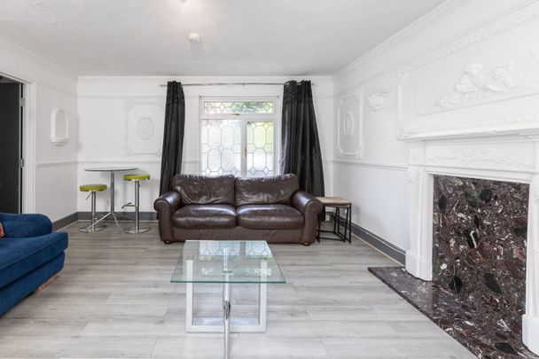 4 Bed Terraced House, Abbeyfield Road, SE16 - Photo 1
