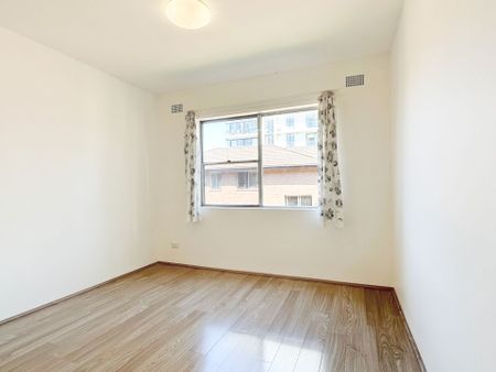 Spacious & Convenient ** Available Now ** - Photo 2