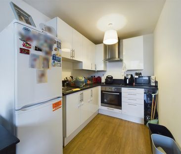 London Road, Crawley - Photo 4