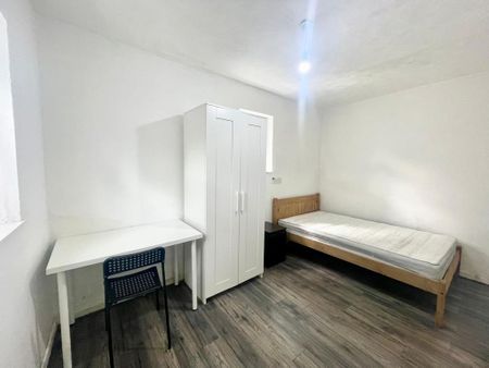 2 bedroom maisonette to rent - Photo 2