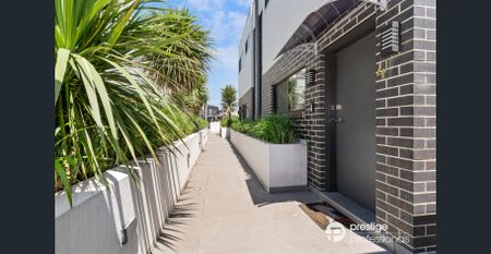 Modern Townhouse - Photo 2