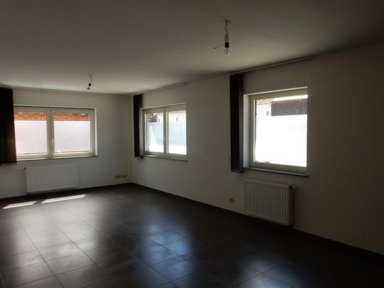Appartement op het gelijkvloers van een kleinschalig appartementsgebouw. - Photo 1