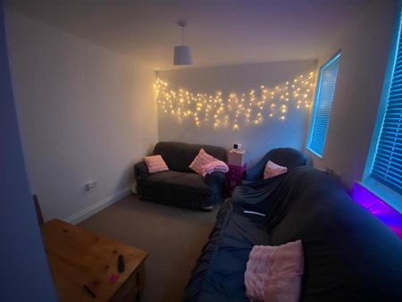 4 bedroom apartment to rent - Photo 5