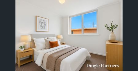 Spacious Two Bedroom Apartment - Photo 2