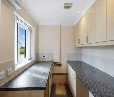 3 bedroom Detached Bungalow to let - Photo 6