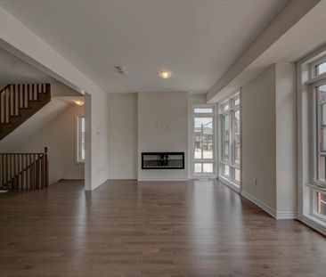 For Lease - 22 Griffith Street, Aurora, Ontario - Photo 2