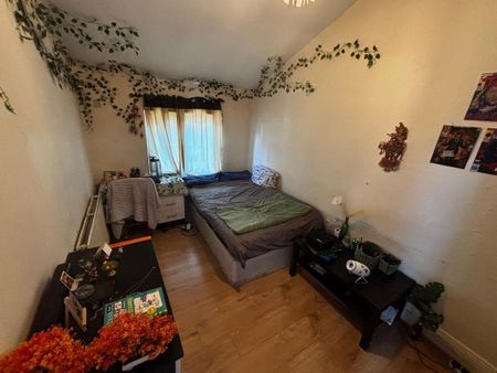 3 bedroom flat to rent - Photo 2