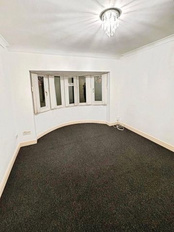 4 bedroom semi-detached house to rent - Photo 5