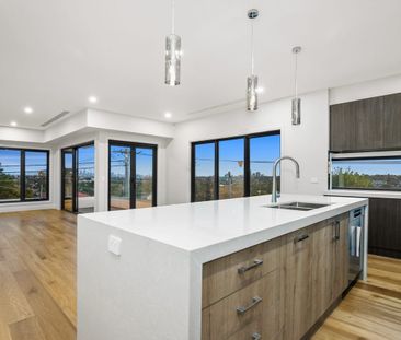 Executive Living with Spectacular City Views - Photo 3