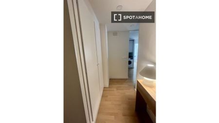 1 room luxury Flat for rent in Valencia - Photo 4