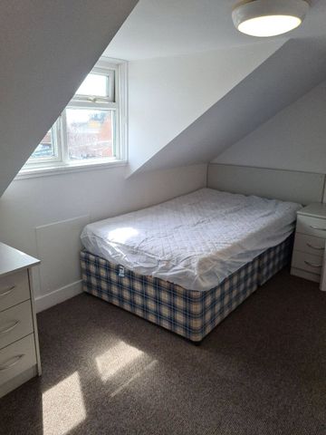 4 bedroom terraced house to rent - Photo 2