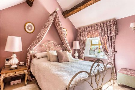 Wonderful Two Bedroom Cottage located in Stow-on-the-Wold. - Photo 5