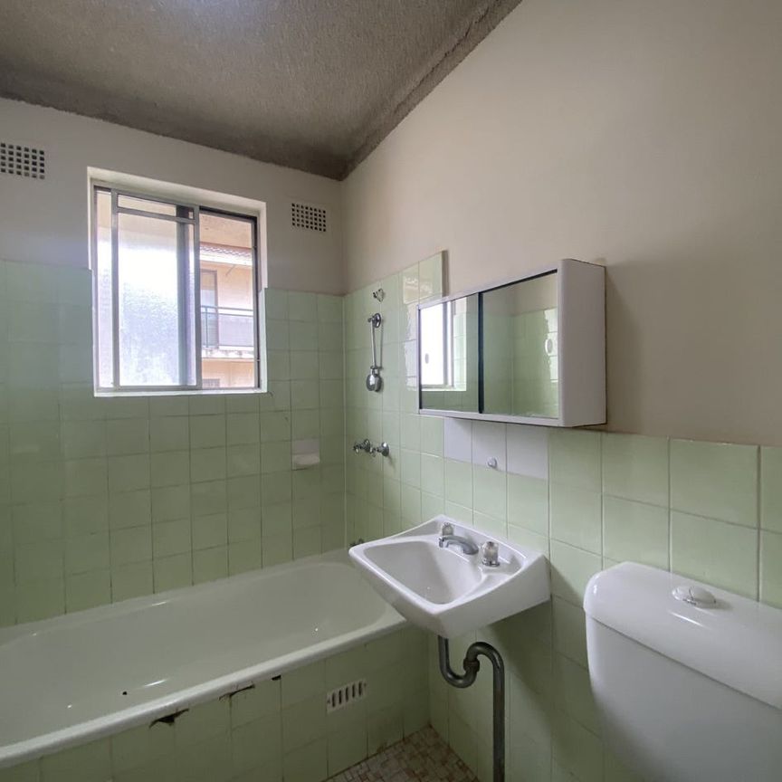 Comfortable 2 Bedroom Unit in Liverpool - Photo 1