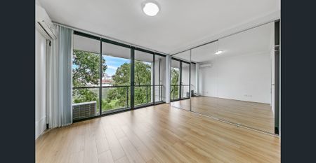 Split Level Apartment - Photo 3