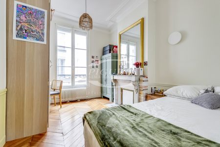 Appartement • Trudaine-Maubeuge - Photo 2