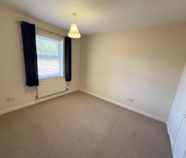 4 bedroom detached house to rent - Photo 2