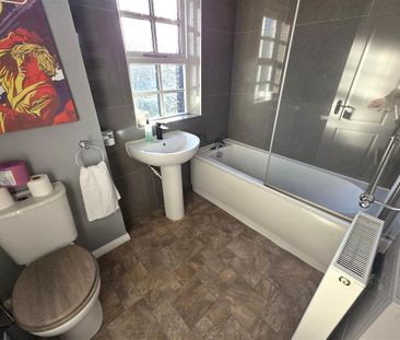 3 bedroom flat to rent - Photo 6