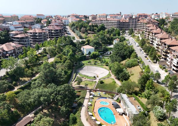 Apartamento no último piso, com 4 quartos, composto por dois pisos, na Quinta de S. Jerónimo Coimbra