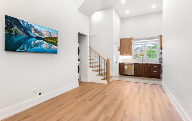 For Lease - 271 Queen Street Unit# 204, Mississauga, Ontario - Photo 1