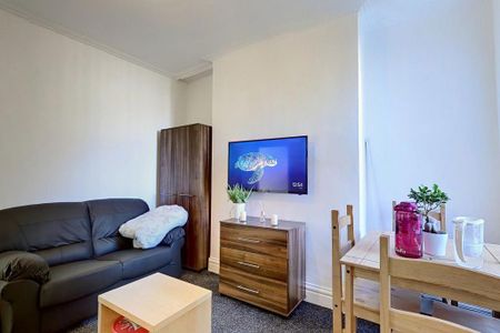 4 bedroom property to rent - Photo 2