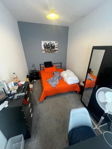 4 bedroom flat to rent - Photo 5