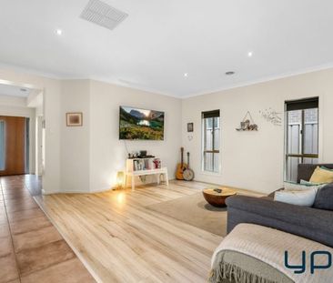 Prestigious Family Home in a Prime Boardwalk Estate Location ! - Photo 1