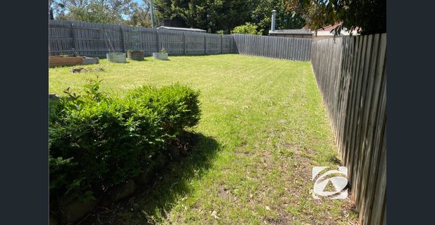 FAMILY LIVING IN LANGWARRIN PARK ESTATE - Photo 1
