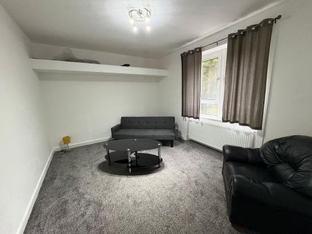 3 bedroom flat to rent - Photo 2