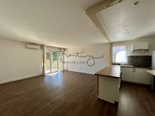 COUP DE COEUR : P3 AVEC TERRASSE ET PARKING EN DERNIER ETAGE - Photo 1