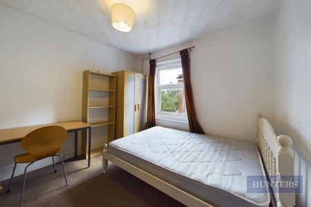 4 bedroom terraced house to rent - Photo 4